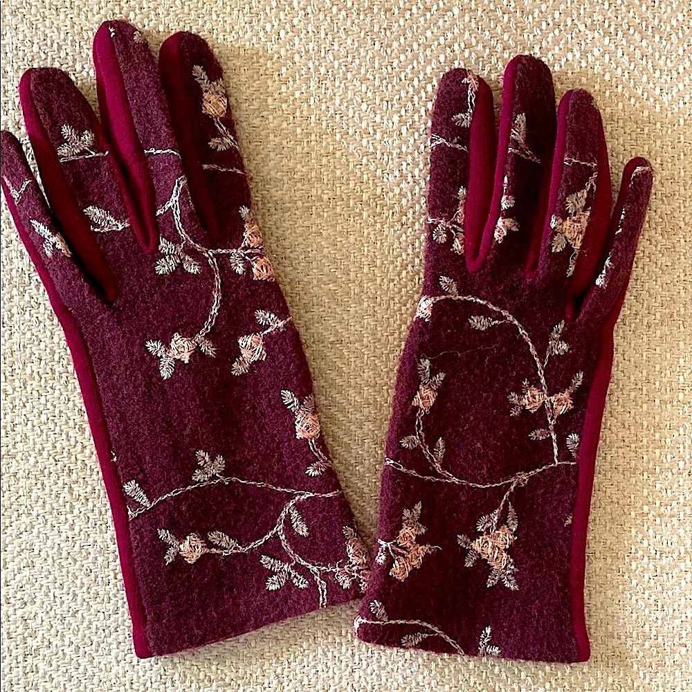 Elegant Floral Embroidered Gloves - Burgundy- Small